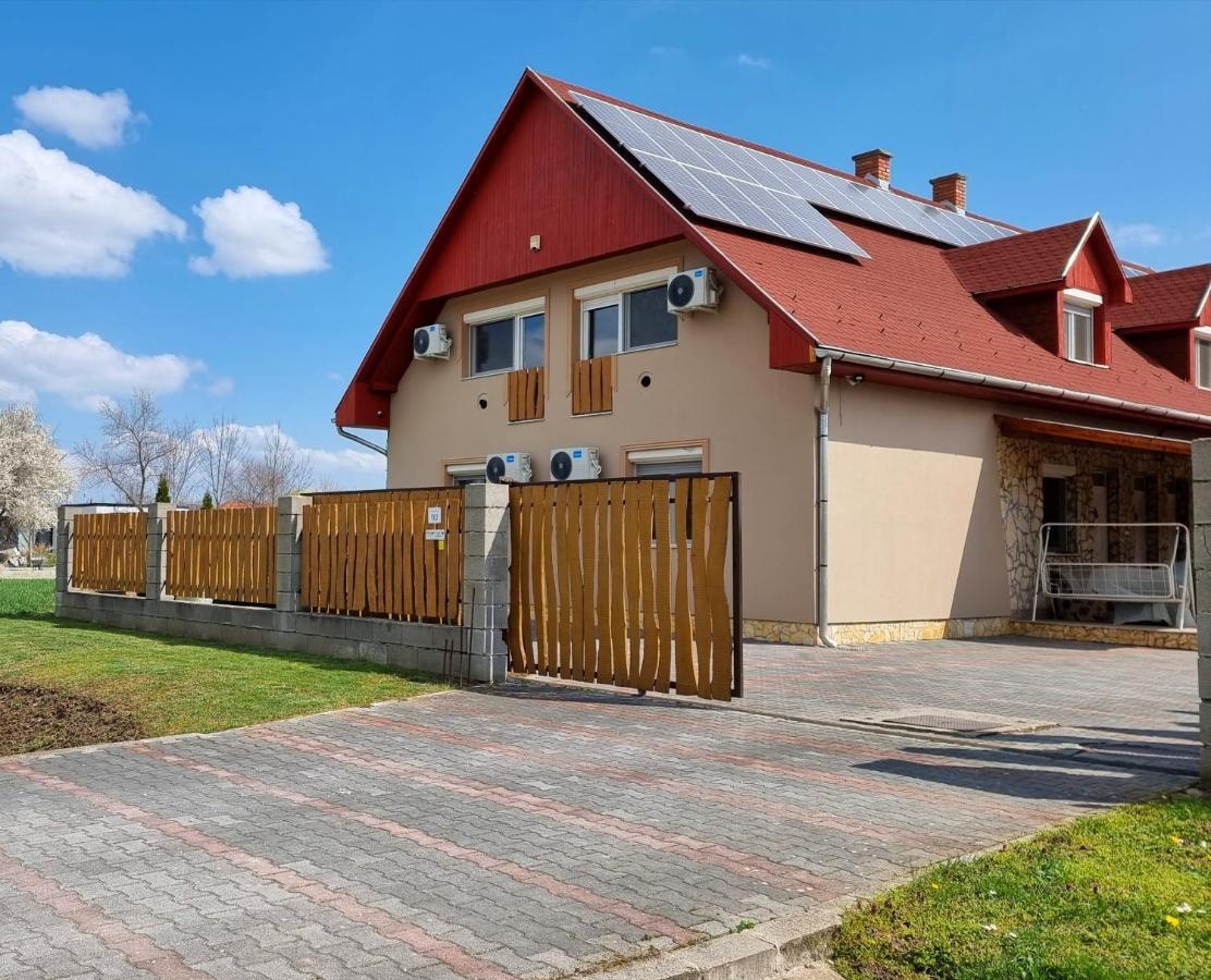 Relax Apartman Siofok-Sosto Exteriör bild