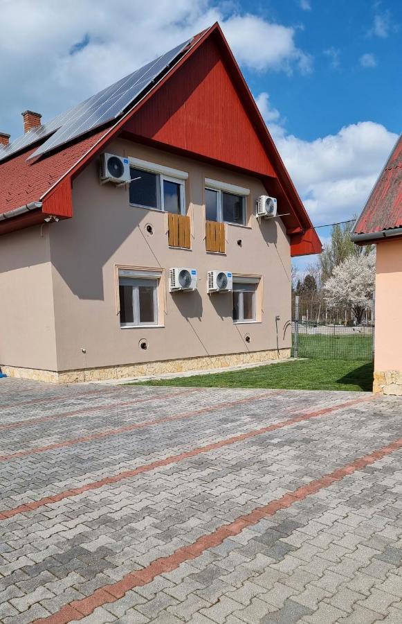 Relax Apartman Siofok-Sosto Exteriör bild