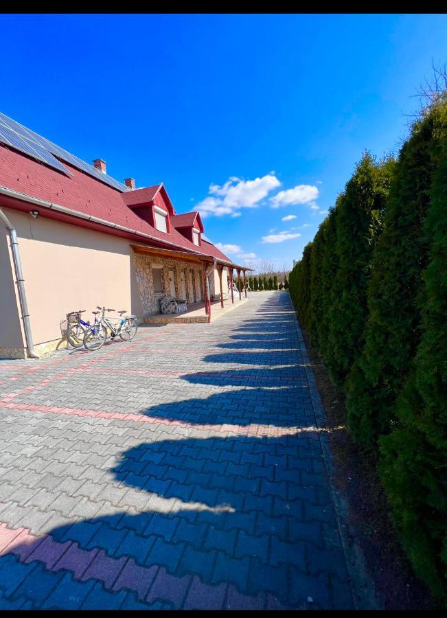 Relax Apartman Siofok-Sosto Exteriör bild